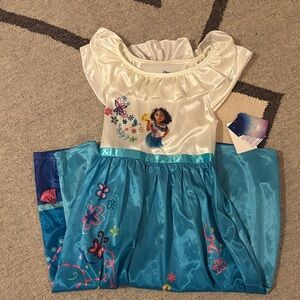 Kohl's Encanto Princess Nightgown size 8